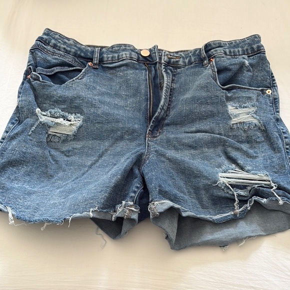 Reitmans Pants - Reitmans “The Curvy” Super High Rise Denim Shorts